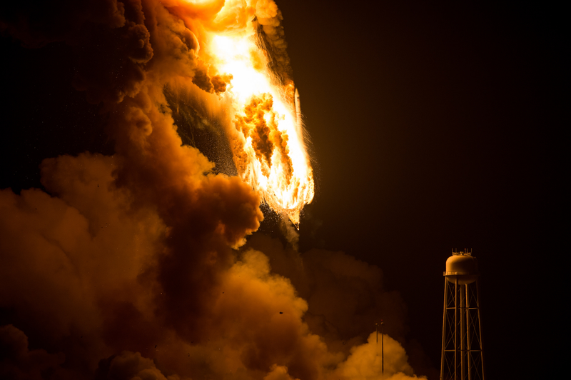 Illustration for article titled NASA Releases Harrowing New Photos of Last Year’s Antares Rocket Explosion